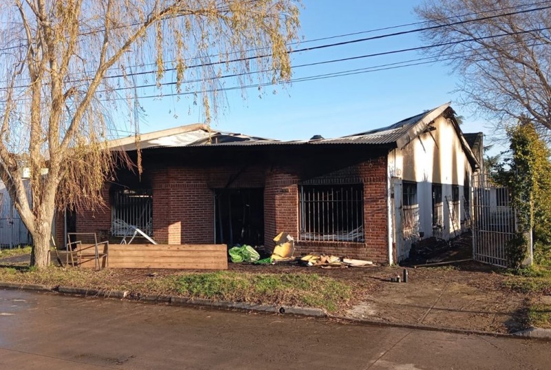 Voraz incendio en una fbrica de sillones